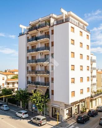 4 LOCALI A ROSETO DEGLI ABRUZZI