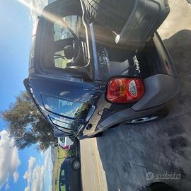 Ricambi usati sul piazzale Jeep Cherokee 2004 2.5