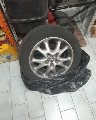 4 cerchi in lega Alfa Romeo 16" + gomme invernali