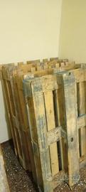 12 pallet di legno come in foto.