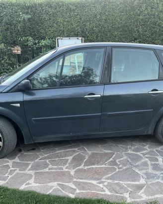 Renault Scenic 1.4 - 6 marce Benzina/GPL
