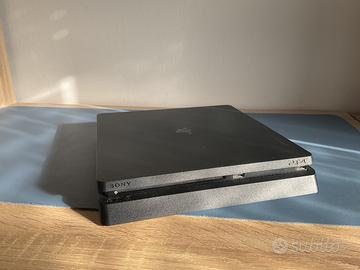 PlayStation 4 slim + controller e cavo di ricarica