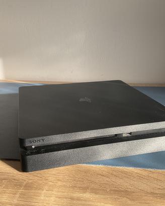 PlayStation 4 slim + controller e cavo di ricarica
