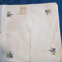 Fazzoletti nuovi ricamati a mano