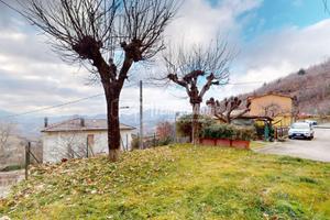 TERRATETTO SU TRE PIANI IN POSIZIONE PANORAMICA A