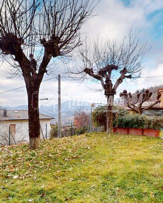 TERRATETTO SU TRE PIANI IN POSIZIONE PANORAMICA A