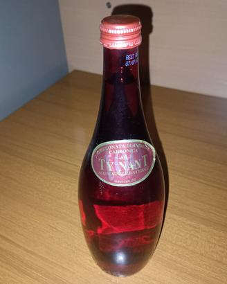 bottiglia di acqua minerale Ty Nant vintage 