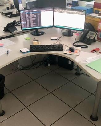 scrivania angolare per ufficio