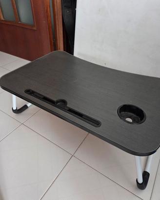 tavolino con piedi per colazione o scrivania