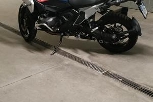 MOTO BMW GS 1300 CON CERCHI FORGIATI