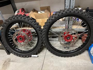 Cerchi + gomme per moto cross