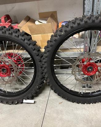 Cerchi + gomme per moto cross