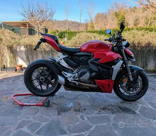 Ducati Streetfighter v2