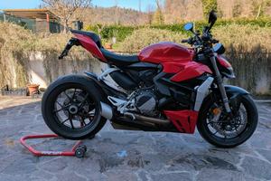Ducati Streetfighter v2