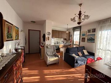 Bilocale parz. arredato con ampia cantina