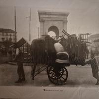 riproduzione vecchia Foto a Milano 
