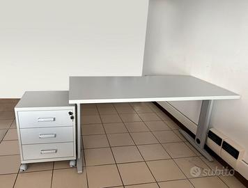 3 scrivanie componibili + 1 cassettiera su ruote –