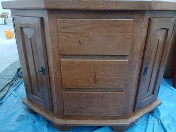 Credenza scantonata in rovere massiccio