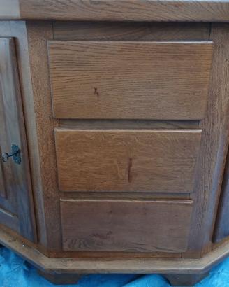 Credenza scantonata in rovere massiccio