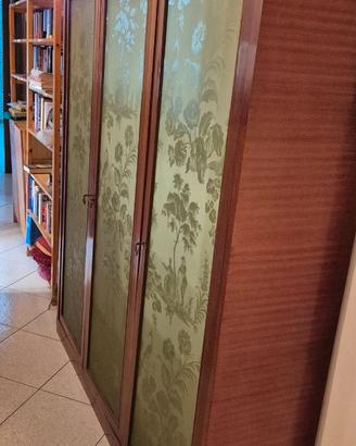Armadio Vintage anni '40/'60 con ante in stoffa