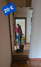 Letto, comodini, specchio e poltrone