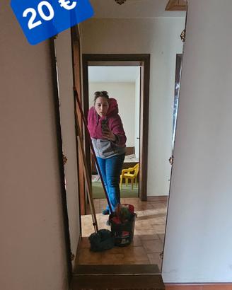 Letto, comodini, specchio e poltrone
