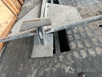 Attrezzo/ancora in ferro pesante