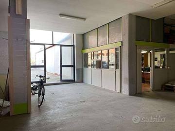 Immobile di 534 m² a Mondragone