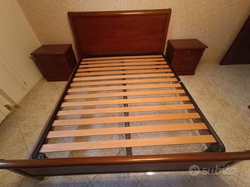 Letto matrimoniale con doghe + 2 comodini e 1 comò