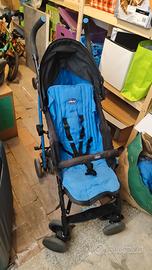 Passeggino con chiusira ad ombrello