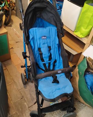 Passeggino con chiusira ad ombrello