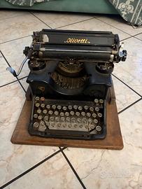 Macchina da scrivere Olivetti