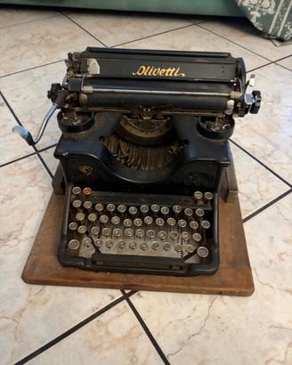 Macchina da scrivere Olivetti
