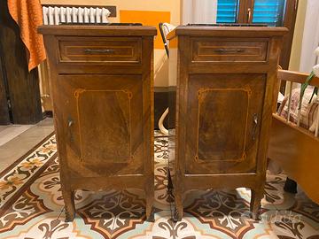 Comodini d'epoca in legno con cassetto e anta