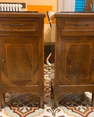 Comodini d'epoca in legno con cassetto e anta