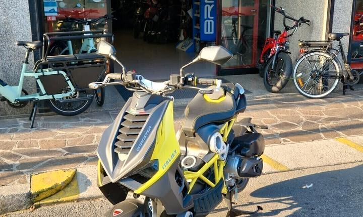 Italjet Dragster 125 KM0 a Euro 4890 - nei colori 