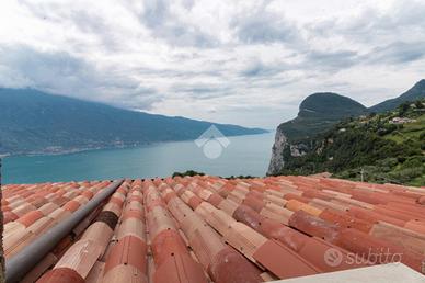 2 LOCALI A TREMOSINE