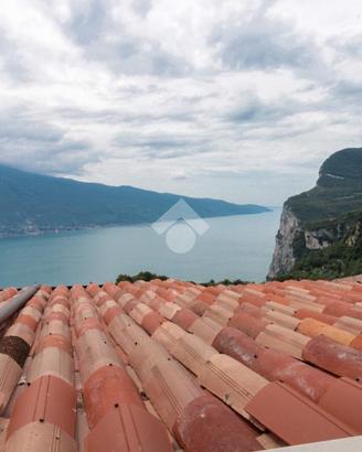 2 LOCALI A TREMOSINE