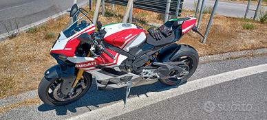 Ducati Panigale V4 Tricolore 2025