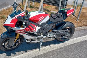 Ducati Panigale V4 Tricolore 2025