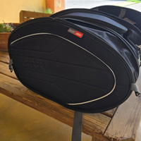 Nuove borse estensibili givi × scooteroni e moto