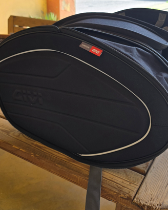 Nuove borse estensibili givi × scooteroni e moto