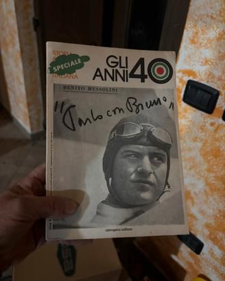Bottiglie  da collezione e libri mussolini
