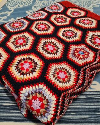coperta di lana ad uncinetto