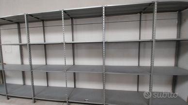 scaffali 