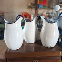 Contenitori d'acqua per antichi lavabo