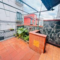 Via de filippis: 2 vani + acc.ri con terrazzino