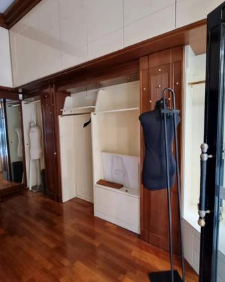  ARREDAMENTO PER NEGOZIO IN LEGNO