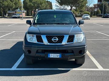 Nissan navara 2.5  diesel 4x4
