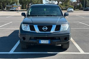 Nissan navara 2.5  diesel 4x4